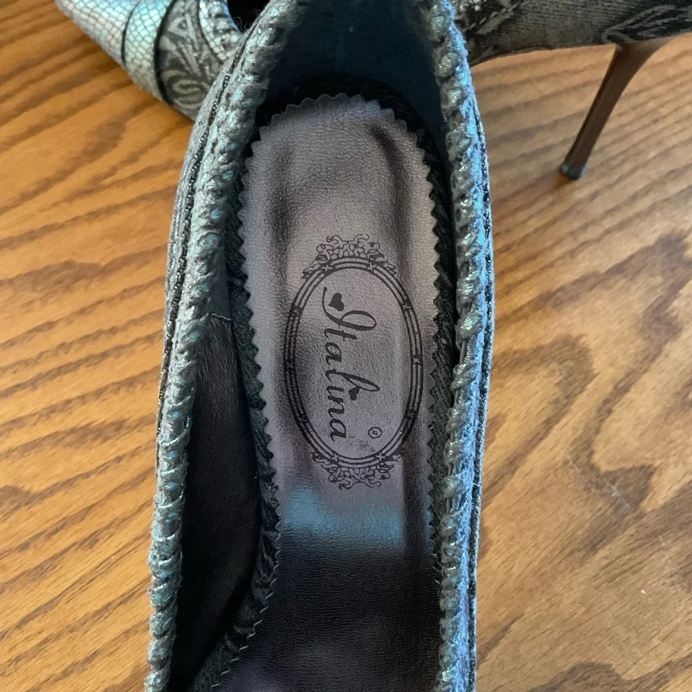 Italina Snakeskin Like Texture Print, Pointed Toe, Stilettos, Sz 7.5